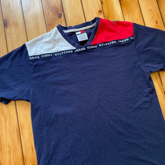 Vintage 1990s Tommy Hilfiger T-Shirt Size Medium - Picture 2 of 5